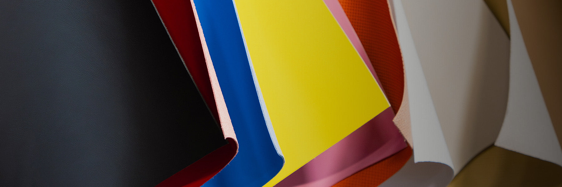 Leather options for side grip and airbag cover on carbon steering wheel